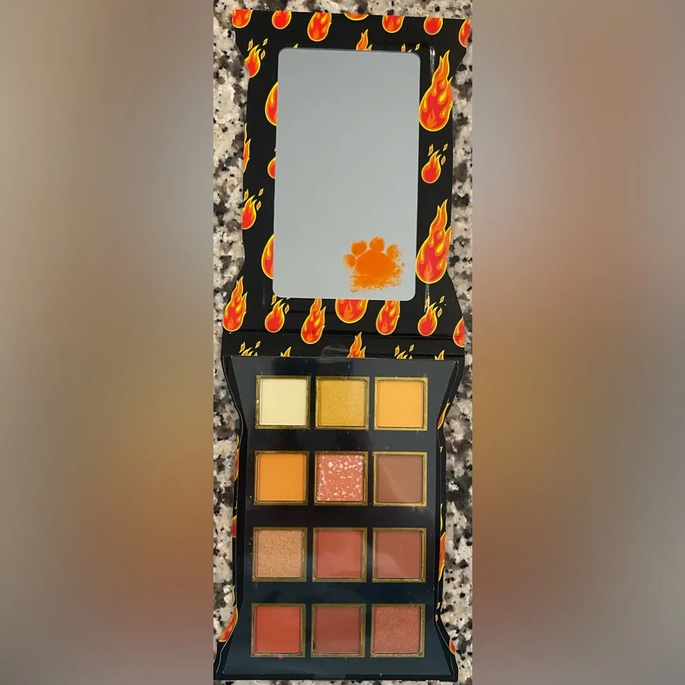 Cheetos Eyeshadow Palette X Taste Beauty